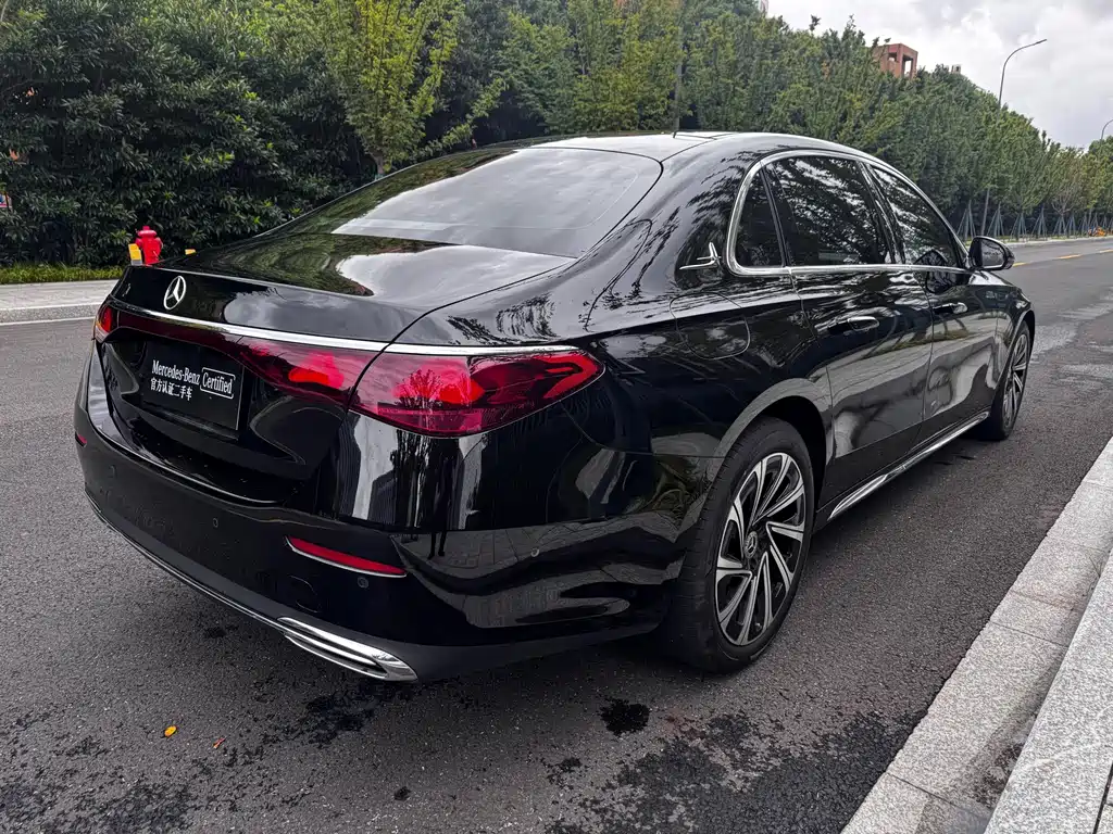Mercedes-Benz E-Class — миниатюра 12