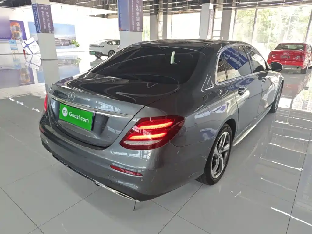 Mercedes-Benz E-Class — миниатюра 7