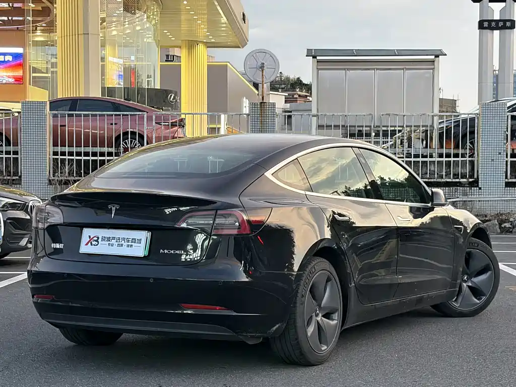 Tesla Model 3 — миниатюра 6