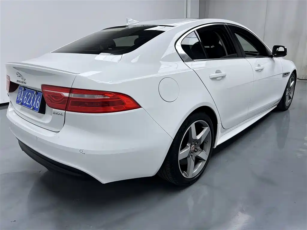 Jaguar XE 2015 2.0T 200PS R-Sport