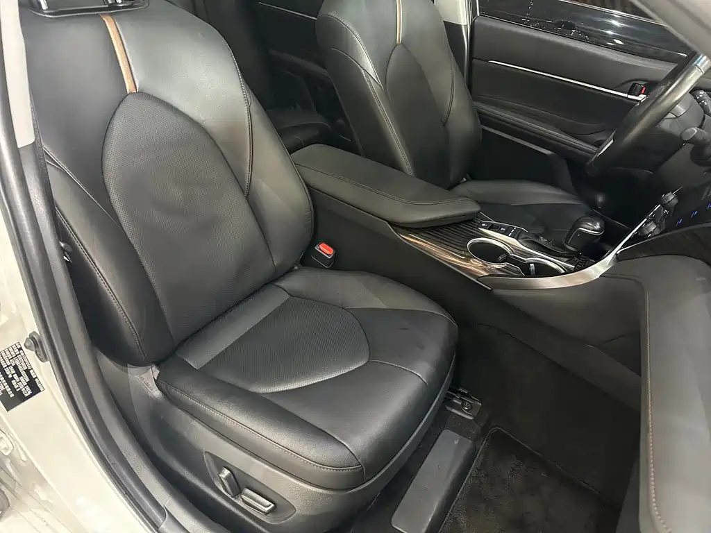 Toyota Camry — миниатюра 12