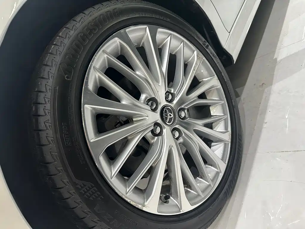 Toyota Camry — миниатюра 14