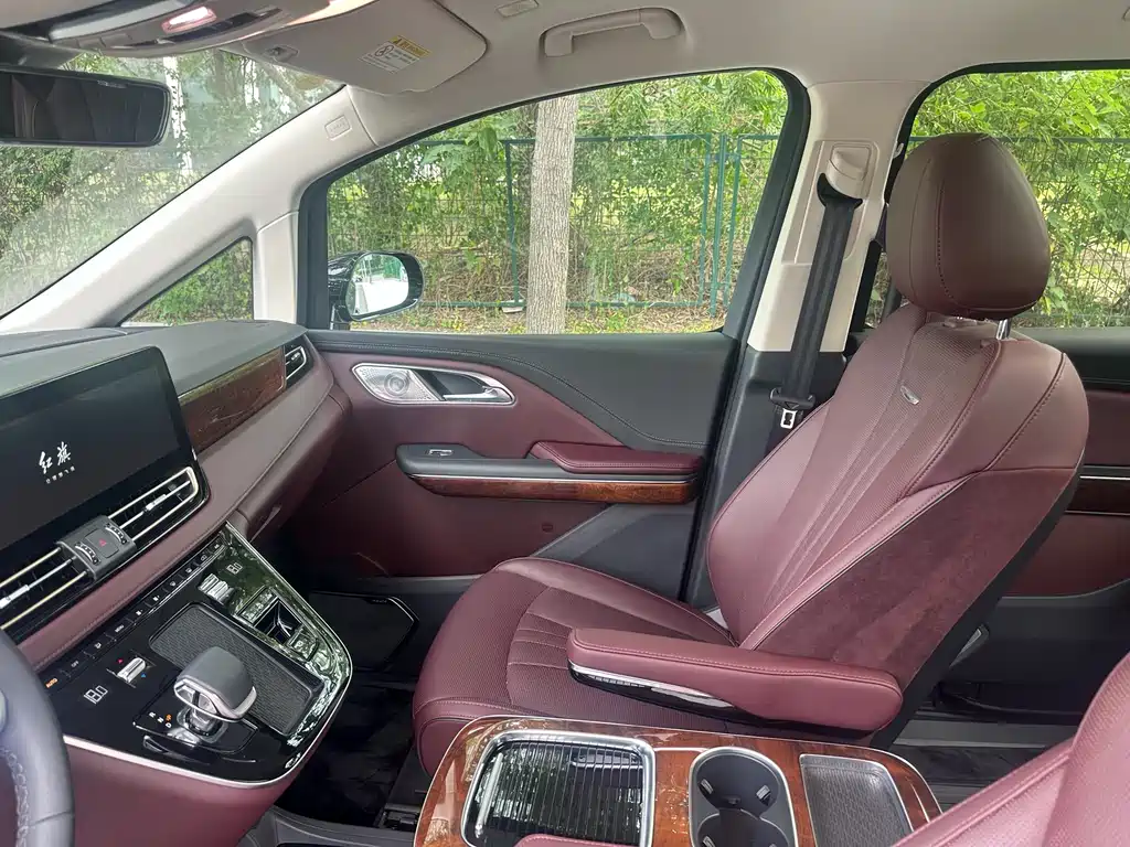 Hongqi HQ9 PHEV 2024 2.0T Luxury