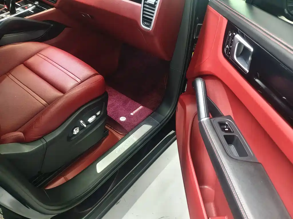 Porsche Cayenne Hybrid — миниатюра 12