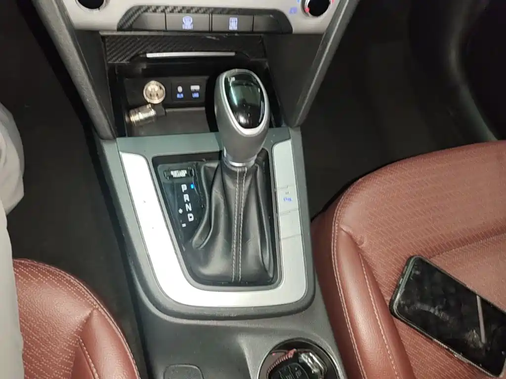 Hyundai Elantra — миниатюра 14