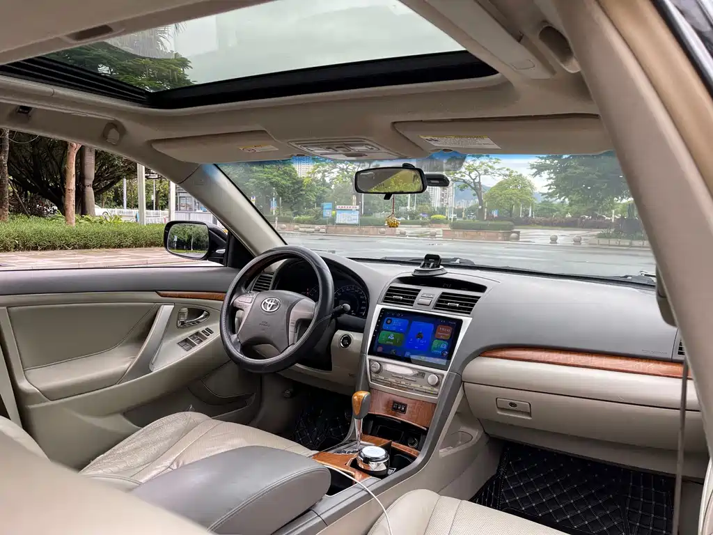 Toyota Camry — миниатюра 8