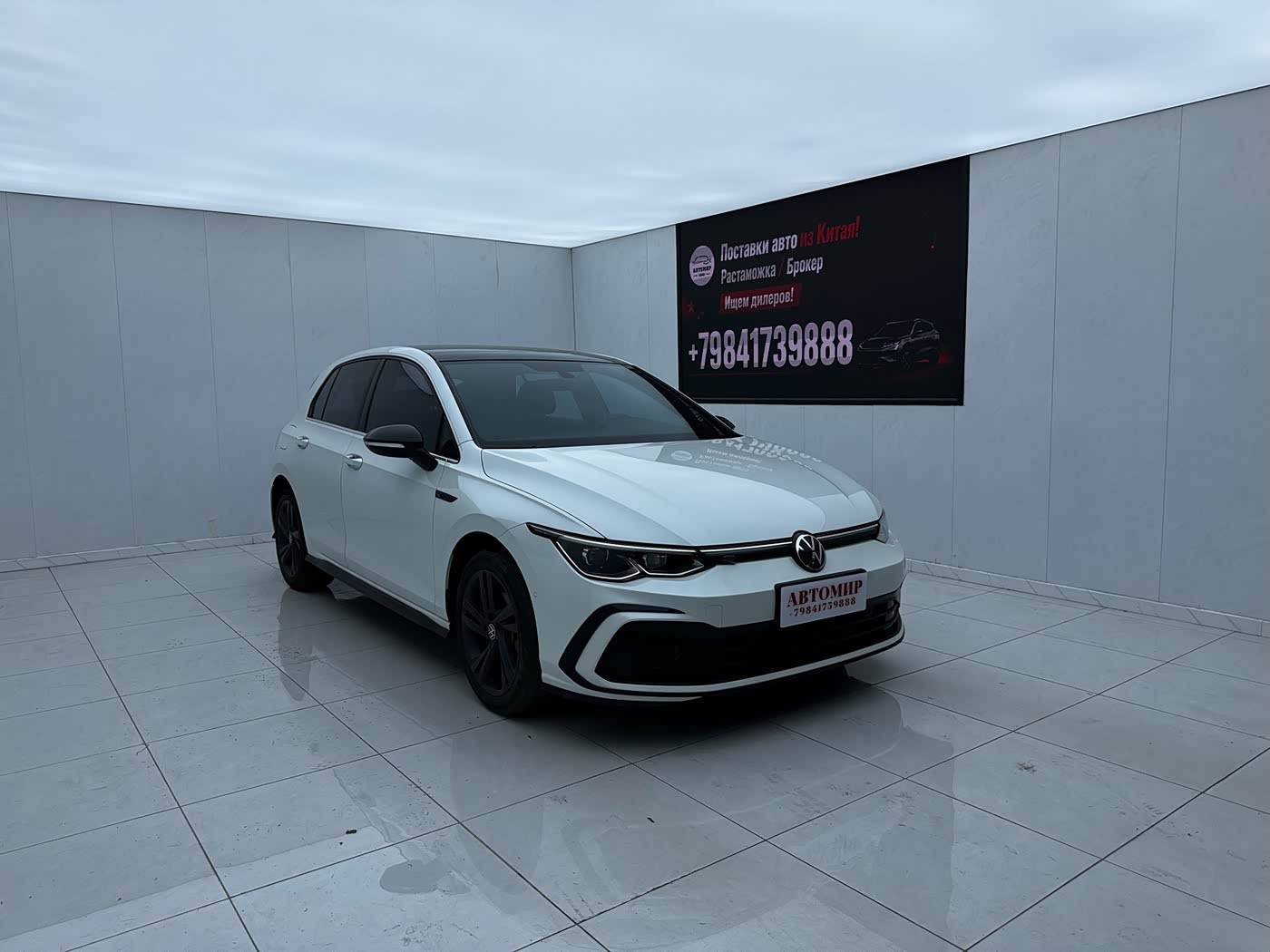 Volkswagen Golf 1.4 л 2023 г. Белый, пробег 30000 км