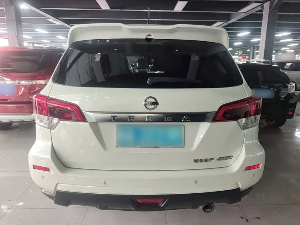 Nissan Terra — миниатюра 6