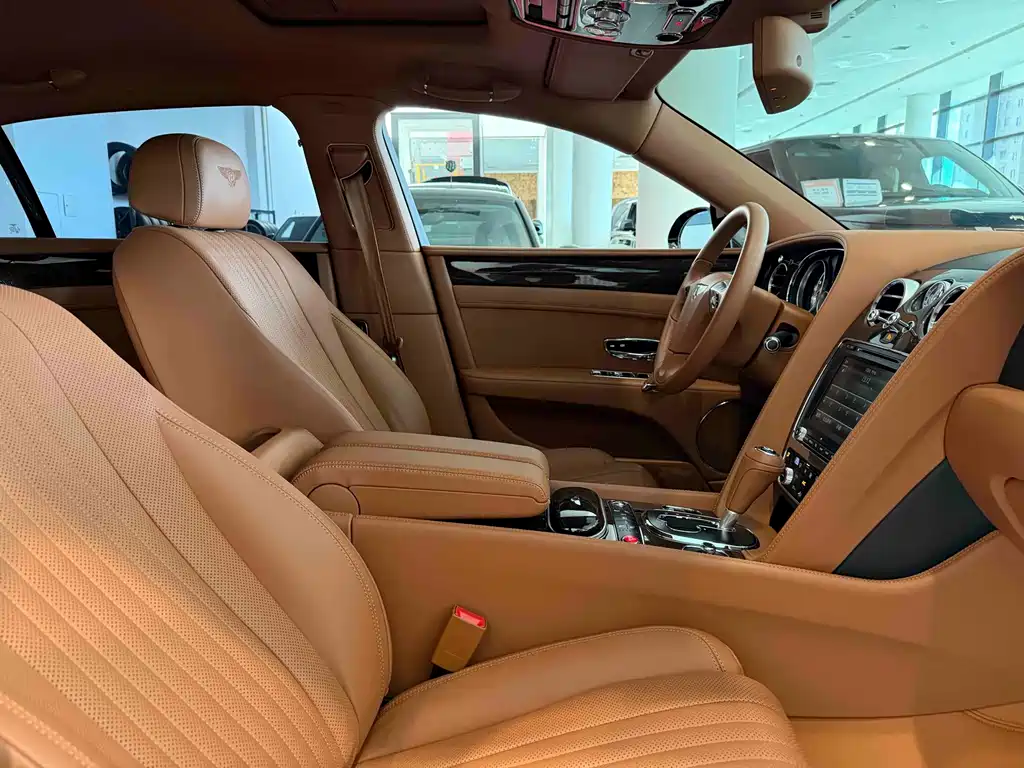 Bentley Flying Spur — миниатюра 25