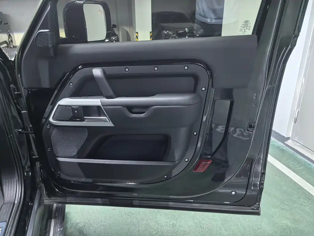 Land Rover Defender — миниатюра 13