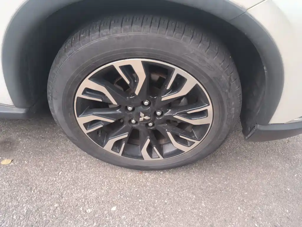 Mitsubishi Outlander — миниатюра 9