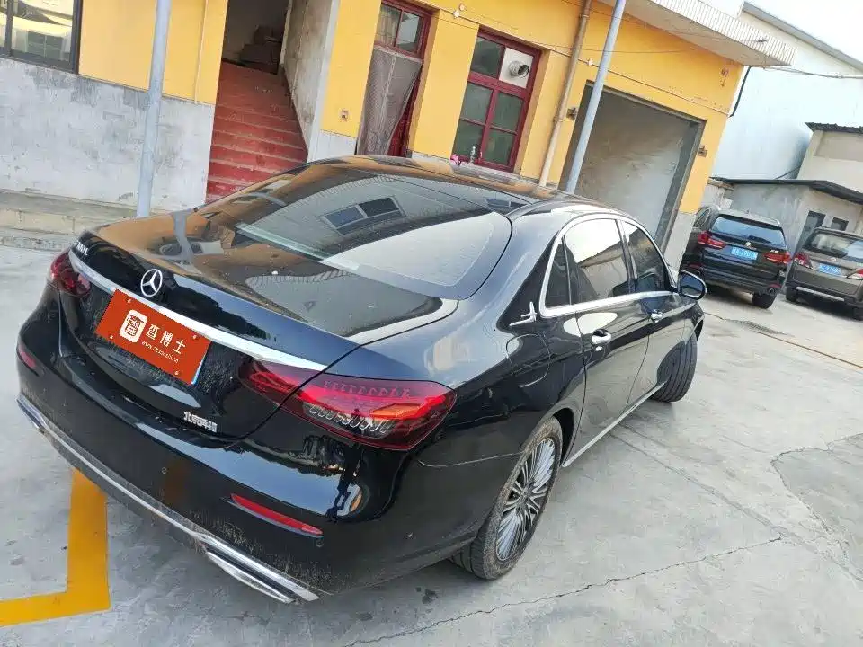Mercedes-Benz E-Class — миниатюра 7