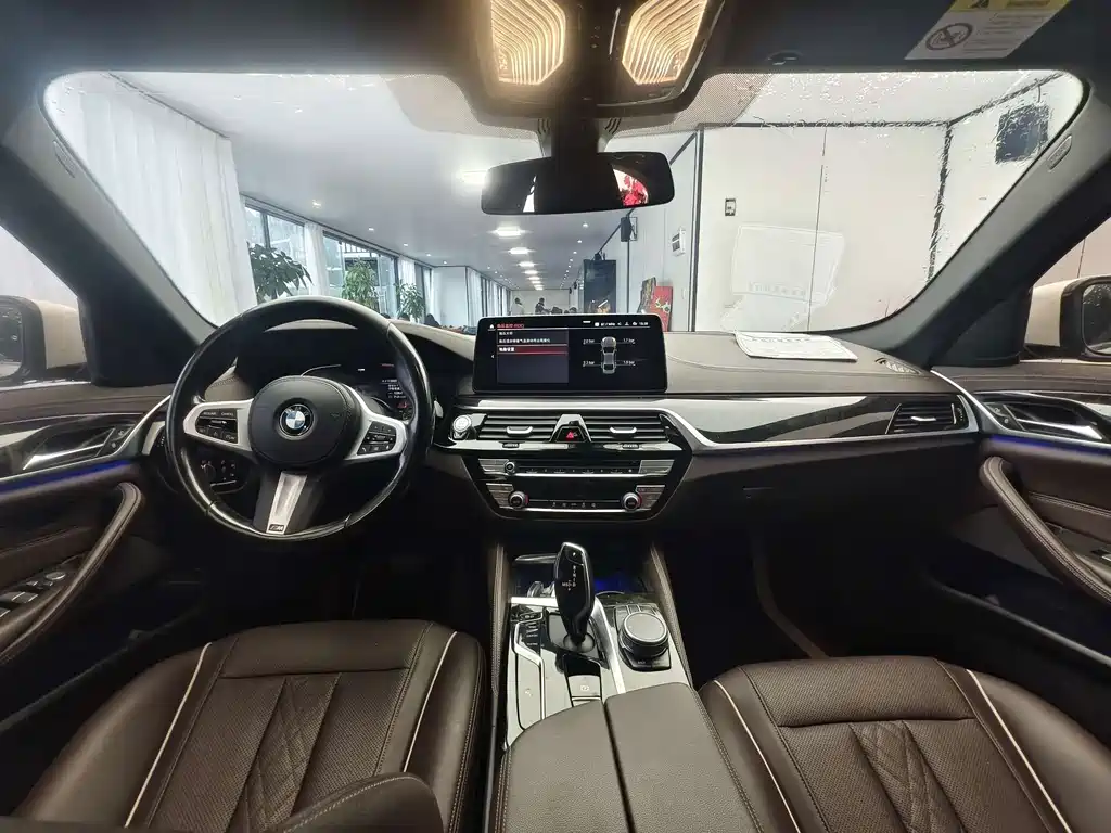 BMW 5 Series — миниатюра 6