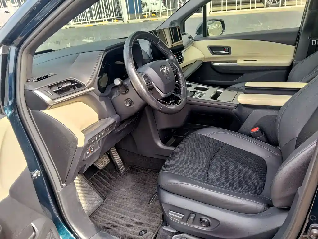 Toyota Granvia 2022 2.5L Flagship