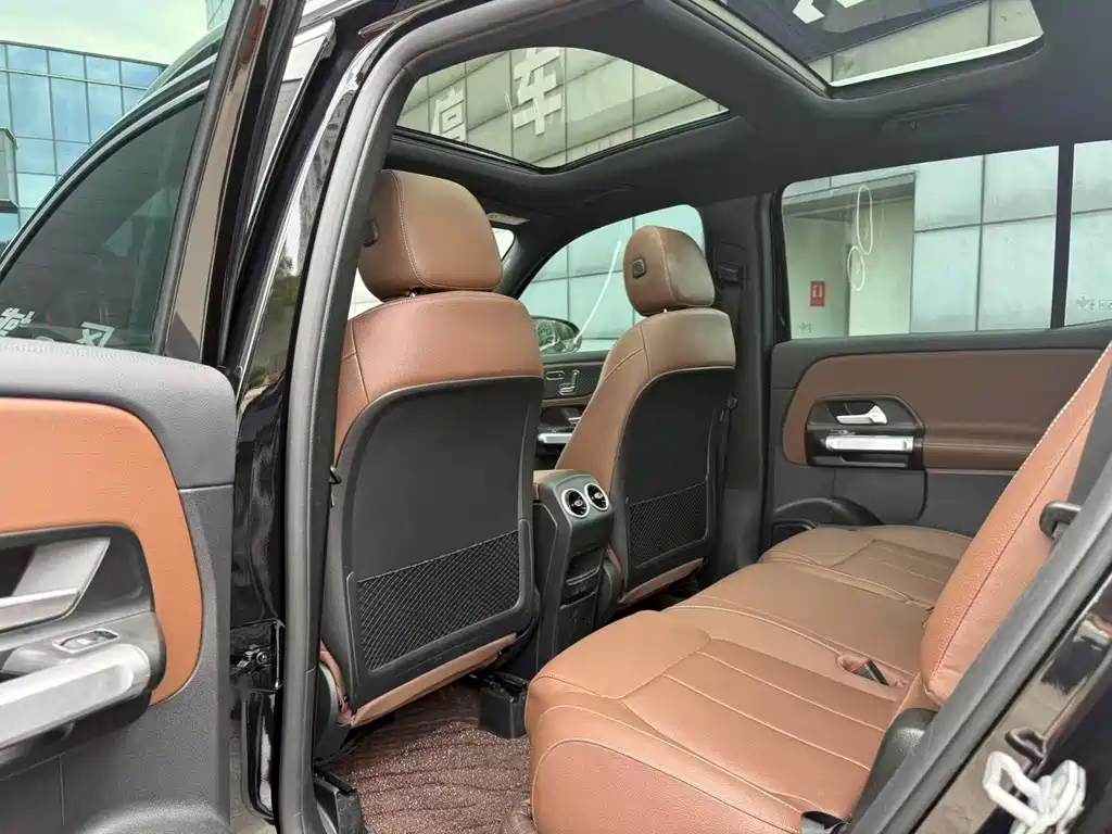 Mercedes-Benz GLB — миниатюра 18