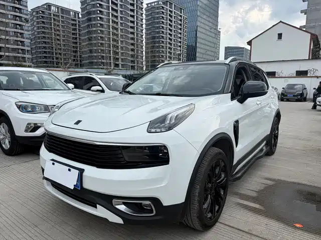 2018 Lynk & Co 01