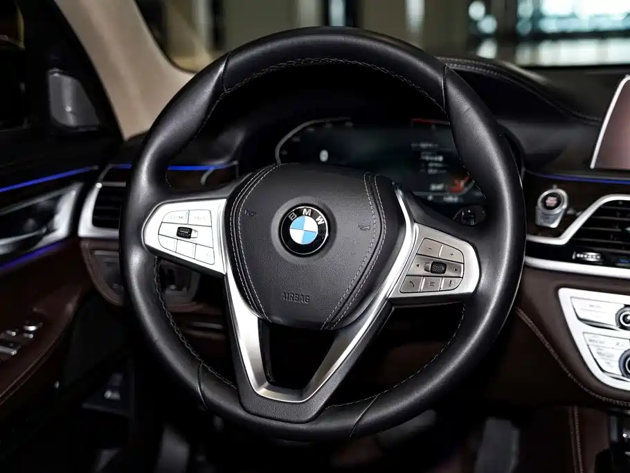 BMW 7 Series — миниатюра 16