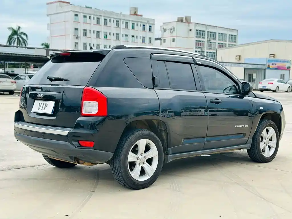 Jeep Compass (Import) — миниатюра 7