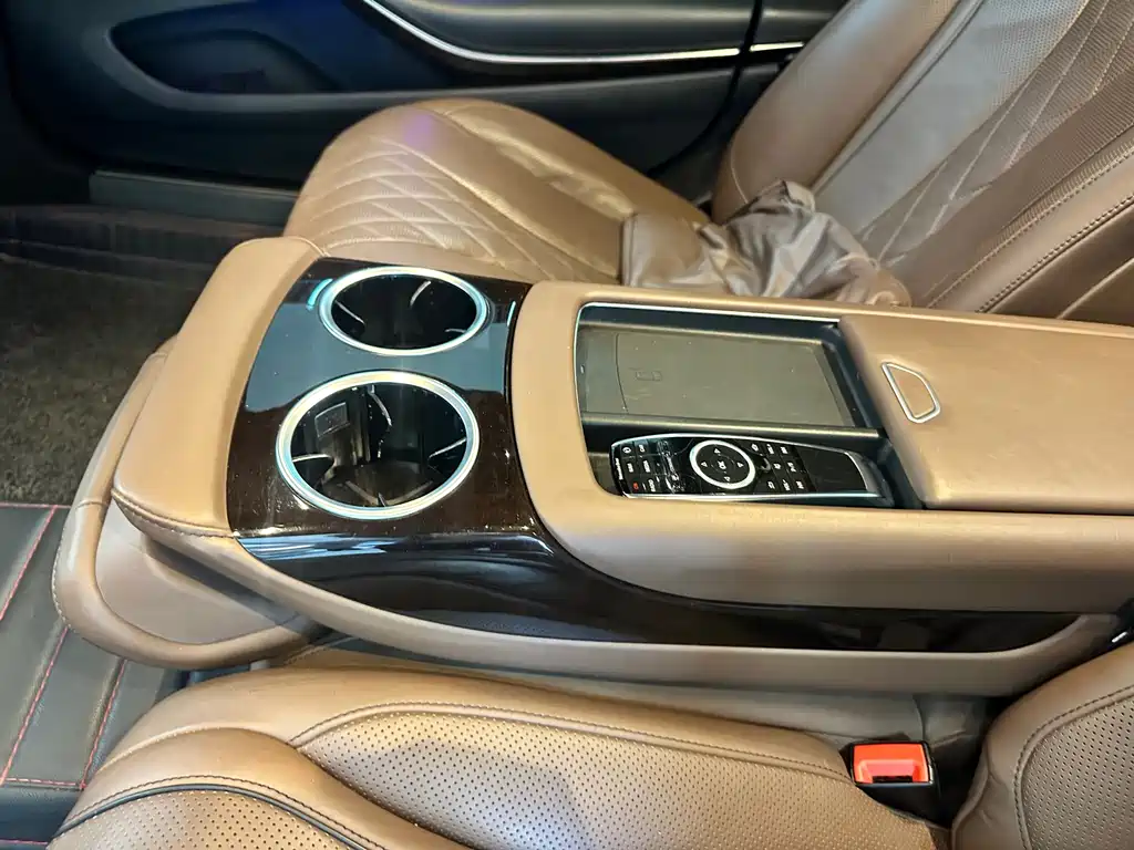 Mercedes-Benz S-Class — миниатюра 6