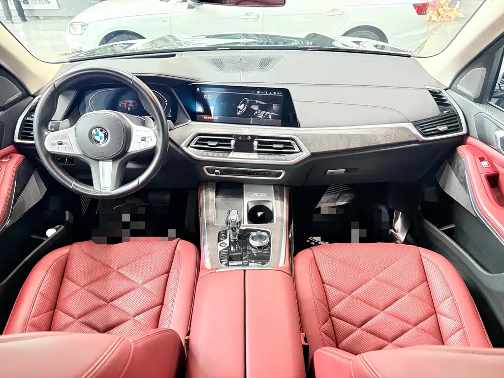 BMW X5 2022 xDrive 30Li Premium M Sport