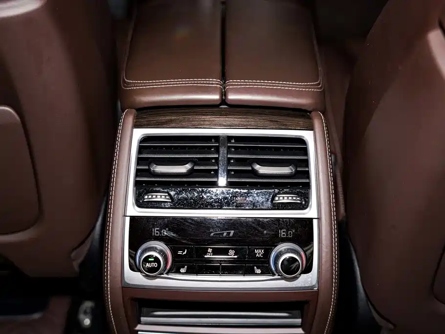 BMW 7 Series — миниатюра 33