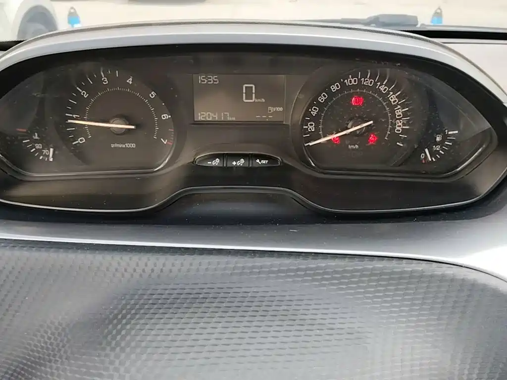Peugeot 2008 — миниатюра 12