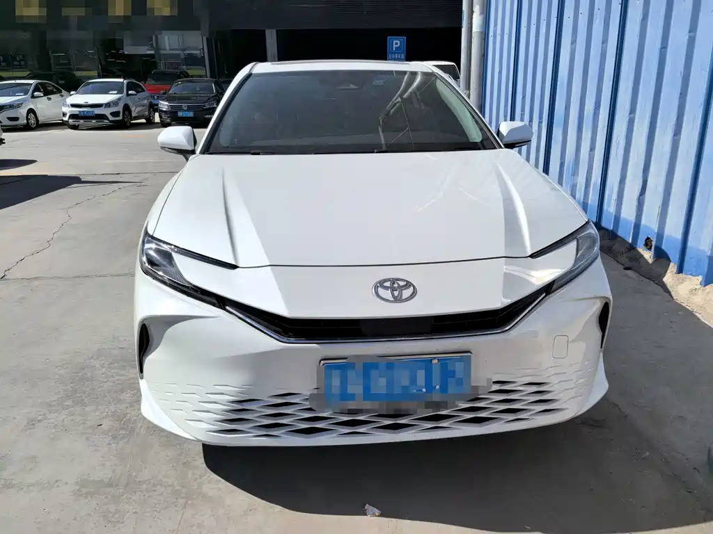 Toyota Camry — миниатюра 2