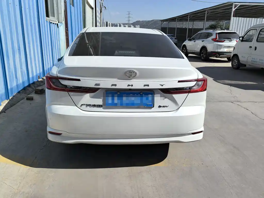 Toyota Camry — миниатюра 5