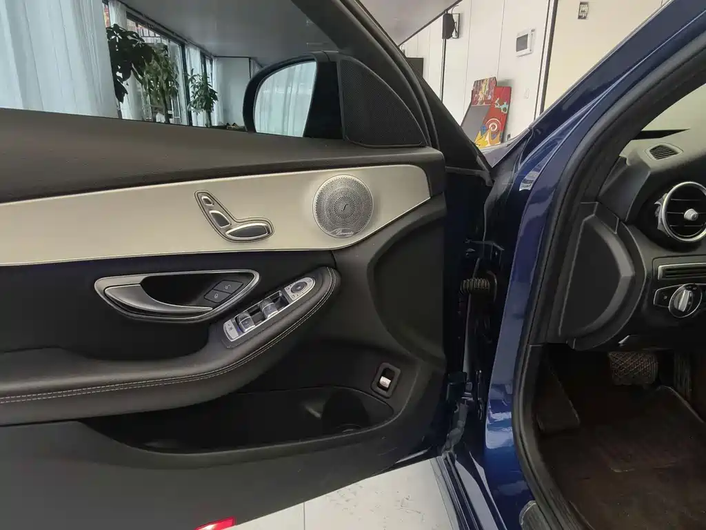 Mercedes-Benz C-Class — миниатюра 4