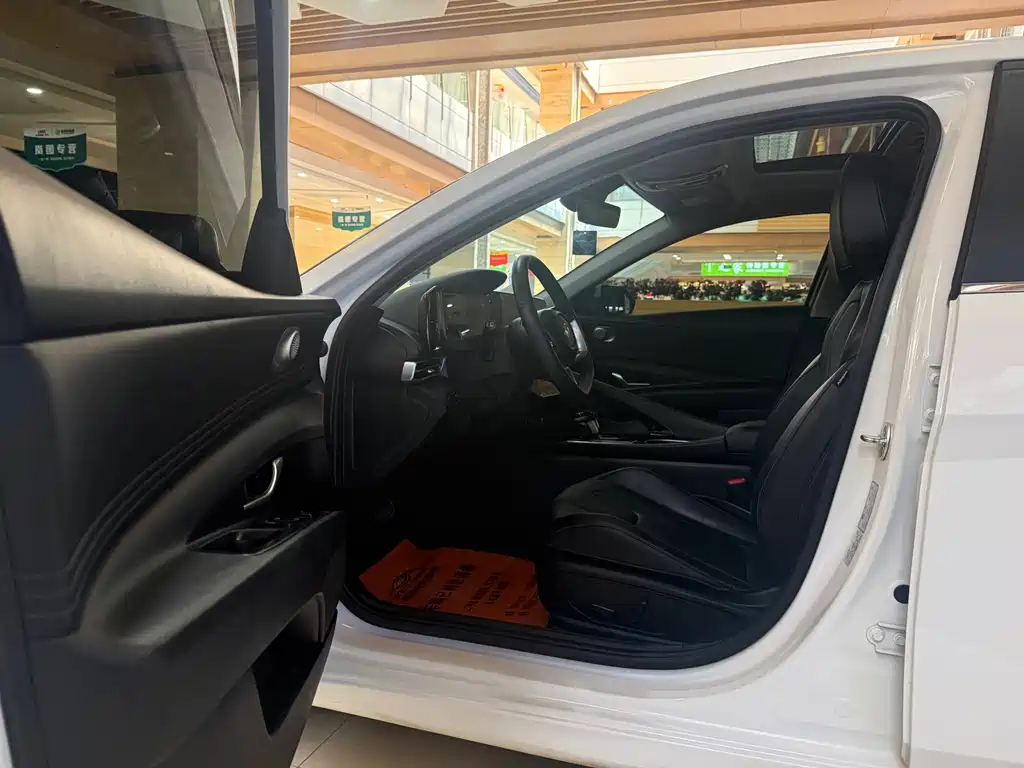 Hyundai Elantra — миниатюра 8