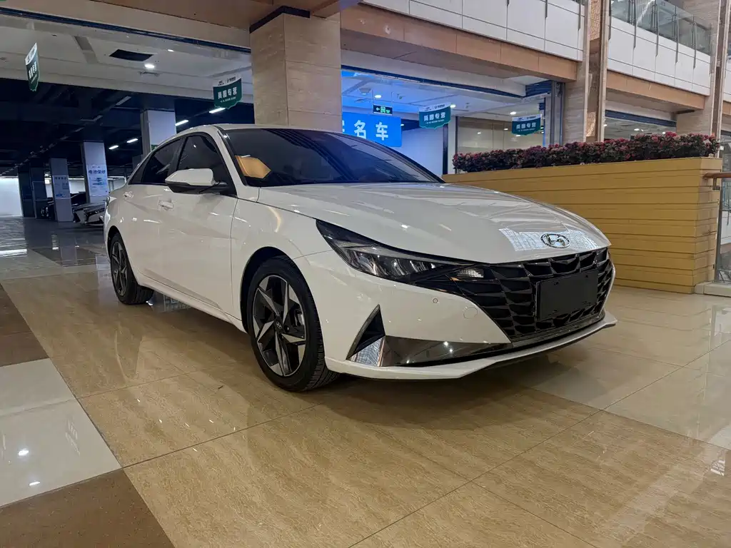 Hyundai Elantra — миниатюра 3