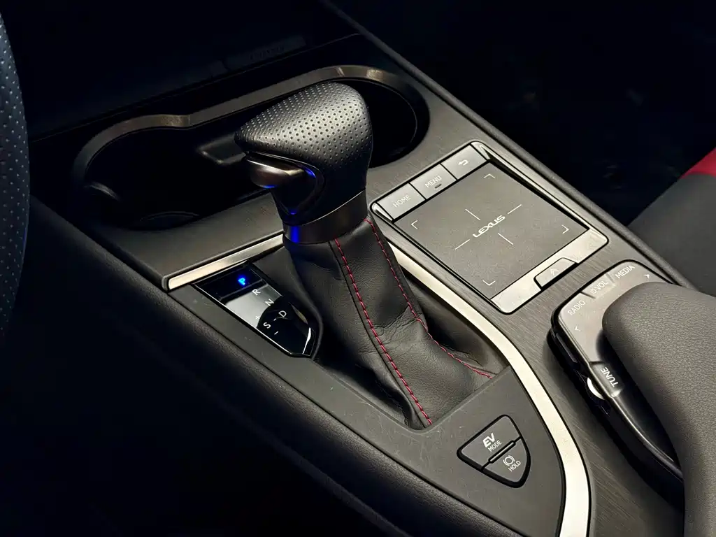 Lexus UX — миниатюра 13