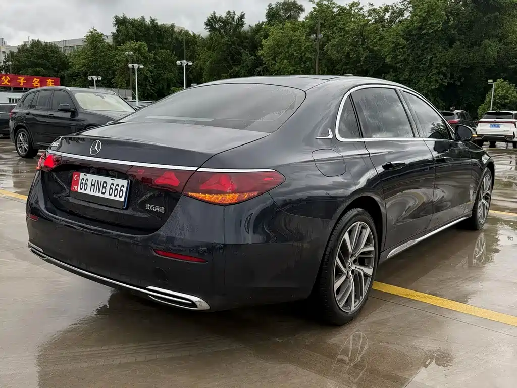 Mercedes-Benz E-Class — миниатюра 7