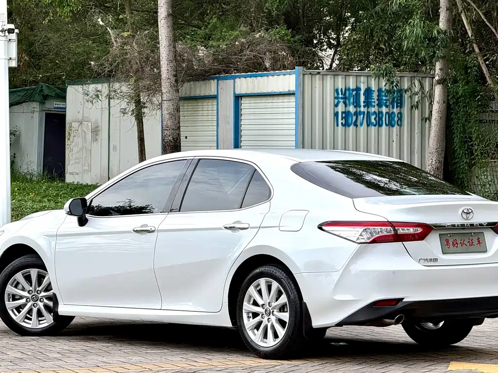 Toyota Camry — миниатюра 5