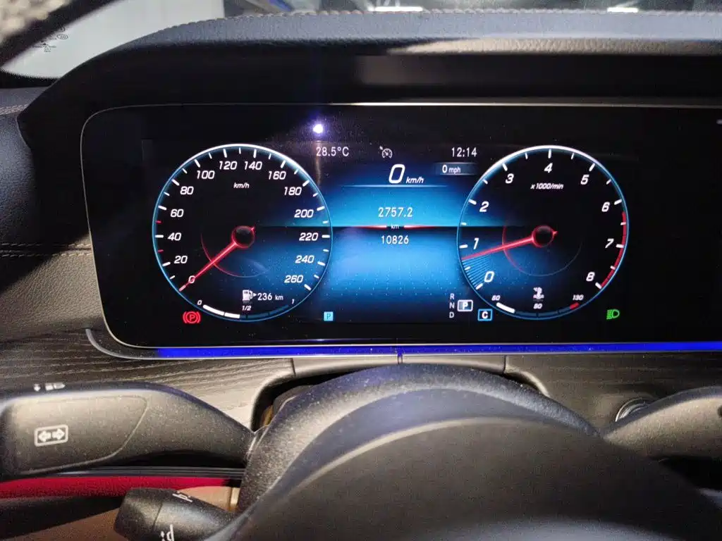Mercedes-Benz E-Class — миниатюра 7