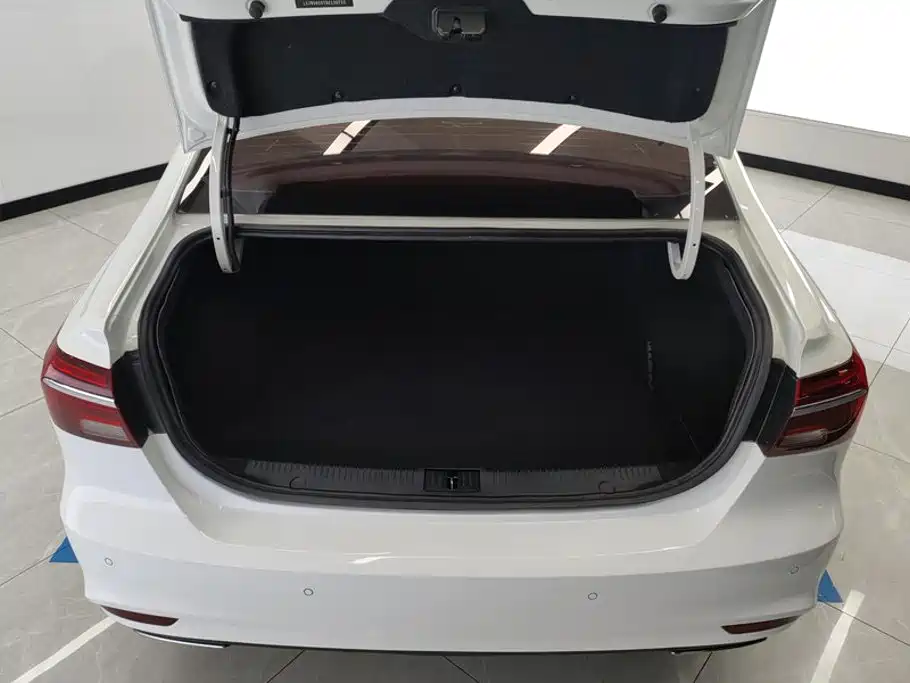Roewe i6 Classic — миниатюра 4