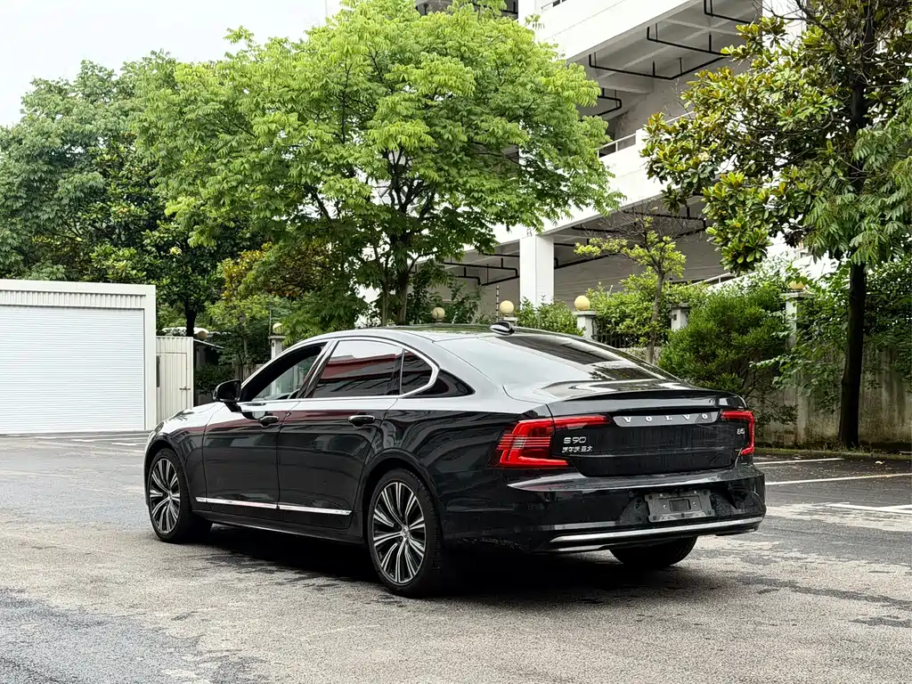 Volvo S90 2025 B5 Luxury