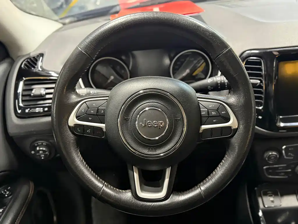 Jeep Compass — миниатюра 13