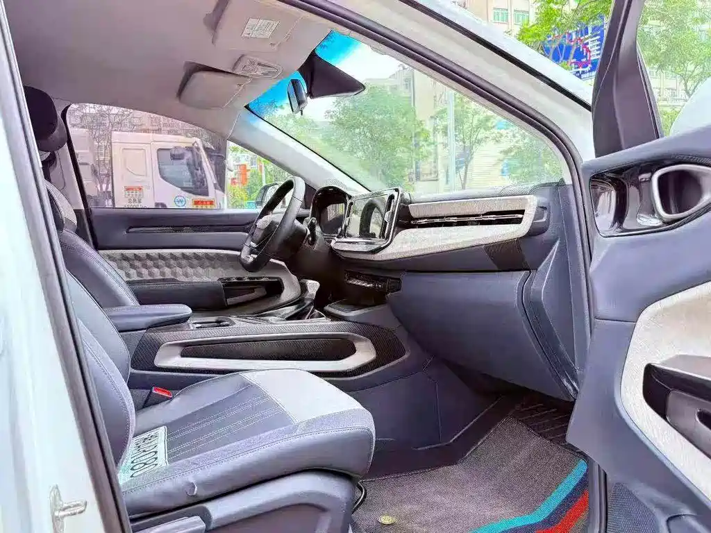 Baojun RM-5 — миниатюра 4