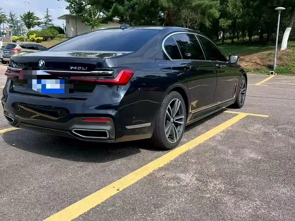 BMW 7 Series — миниатюра 4