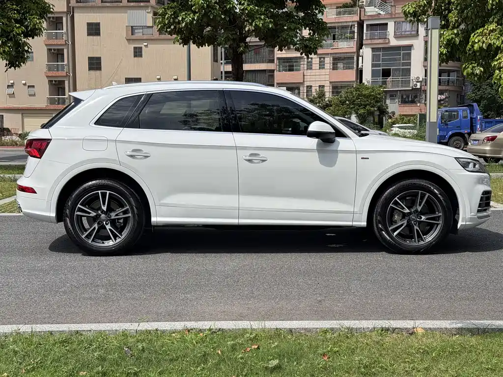 Audi Q5L 2020 40 TFSI Fashion