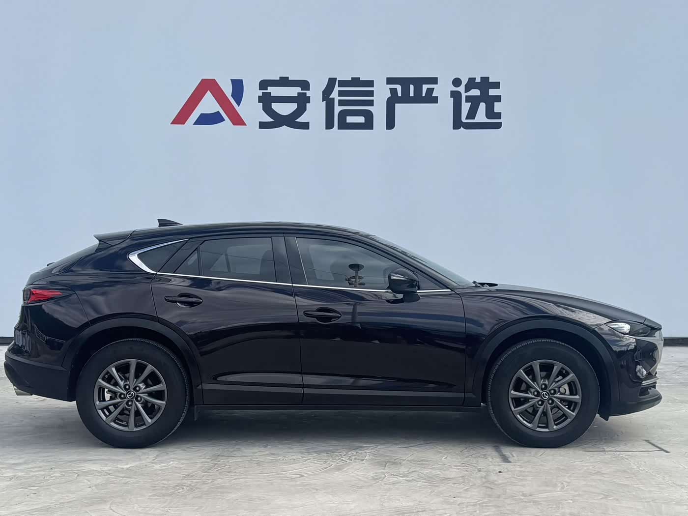 Mazda CX-4 2.0 л 2023 г. красный/фиолетовый, пробег 23000 км
