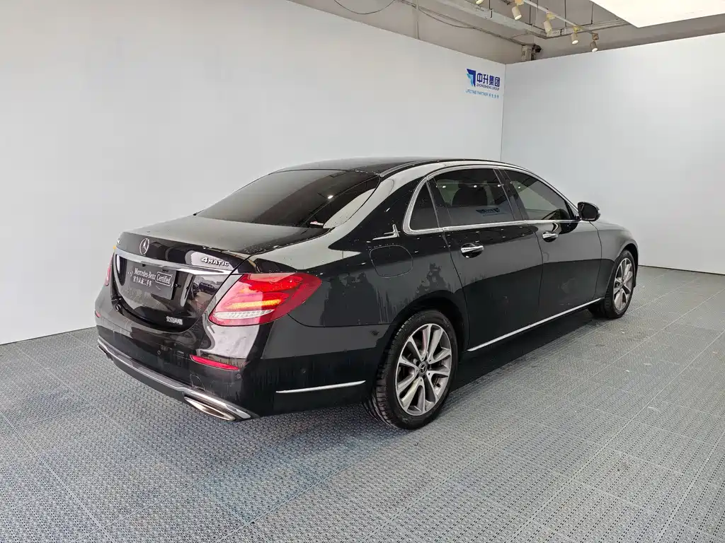Mercedes-Benz E-Class — миниатюра 6