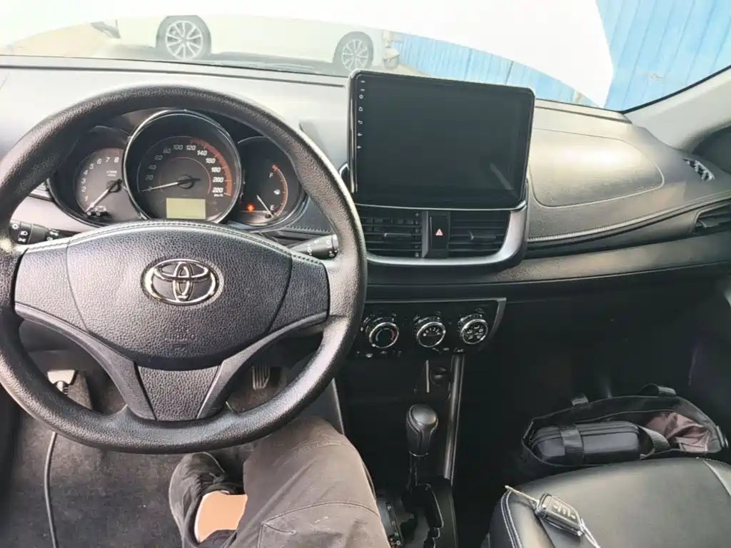 Toyota Yaris L — миниатюра 10