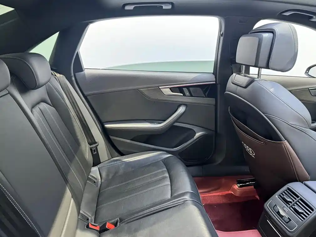 Audi A4L 2023 40 TFSI Luxury