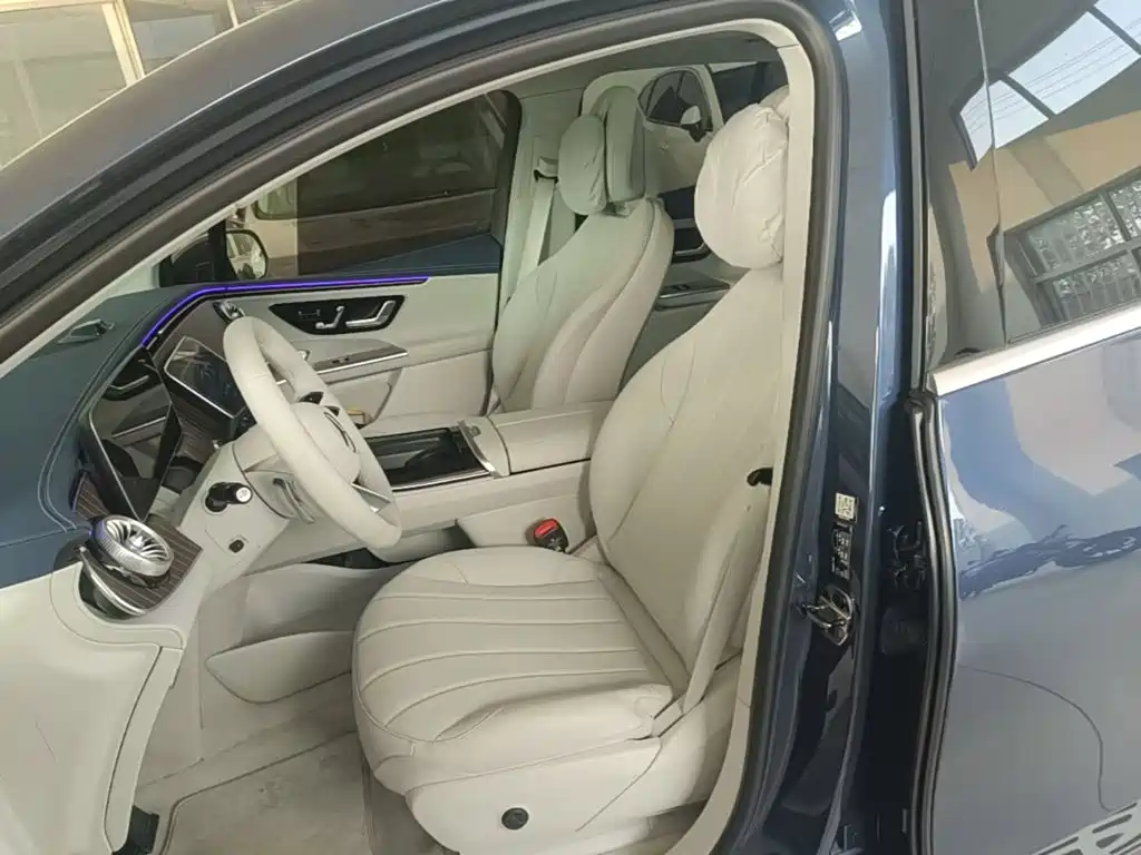 Mercedes-Benz EQE SUV — миниатюра 15