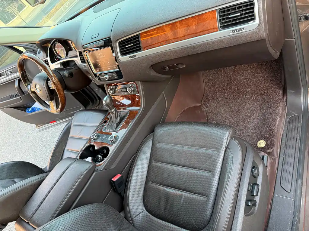 Volkswagen Touareg 2011 3.0TSI Luxury
