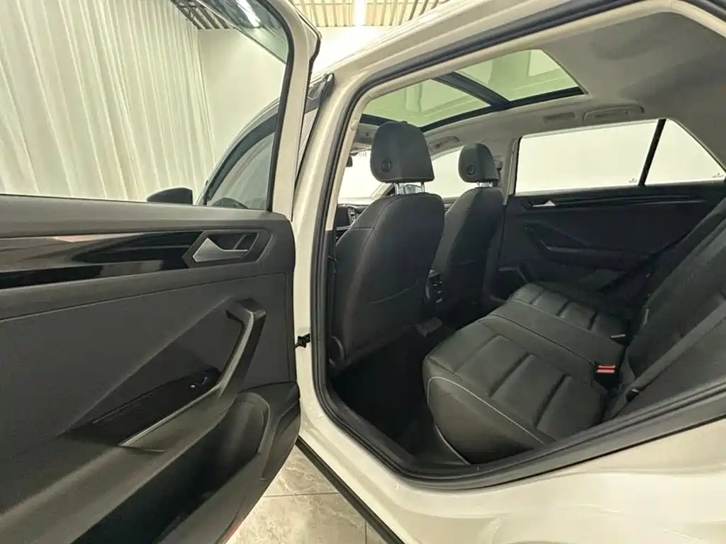 Volkswagen T-Roc — миниатюра 8