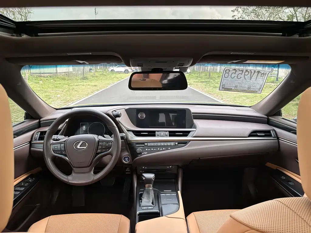 Lexus ES 2018 300h V