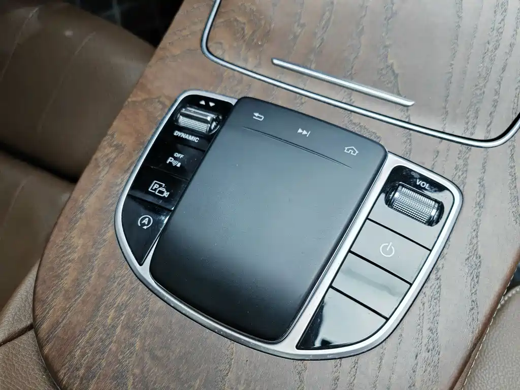 Mercedes-Benz E-Class — миниатюра 16